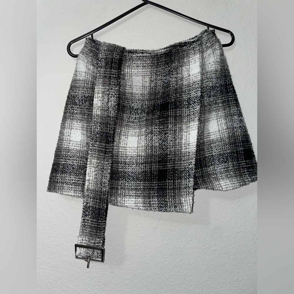 Forever 21 Black and White Asymmetrical Skirt